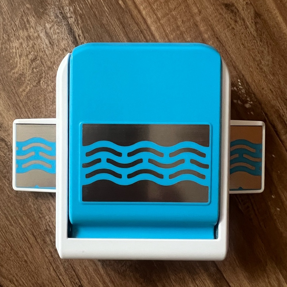 CREATIVE MEMORIES RIVER WAVE BORDER PUNCH
